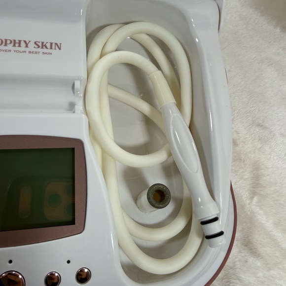 Trophy Skin White Skincare Tool - Picture 3 of 6